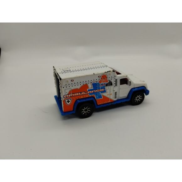 Lot of 7 Matchbox Diecast Cars - Ambulance - Nissan Z - Sahara Survivor - Picture 2 of 10